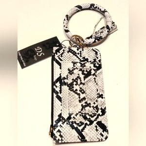 DS Loop Wristlet Wallett NWT Cobra Print Tasseled Travel Clubbing